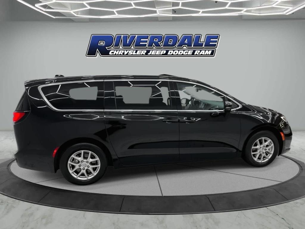 used 2024 Chrysler Pacifica car, priced at $27,549