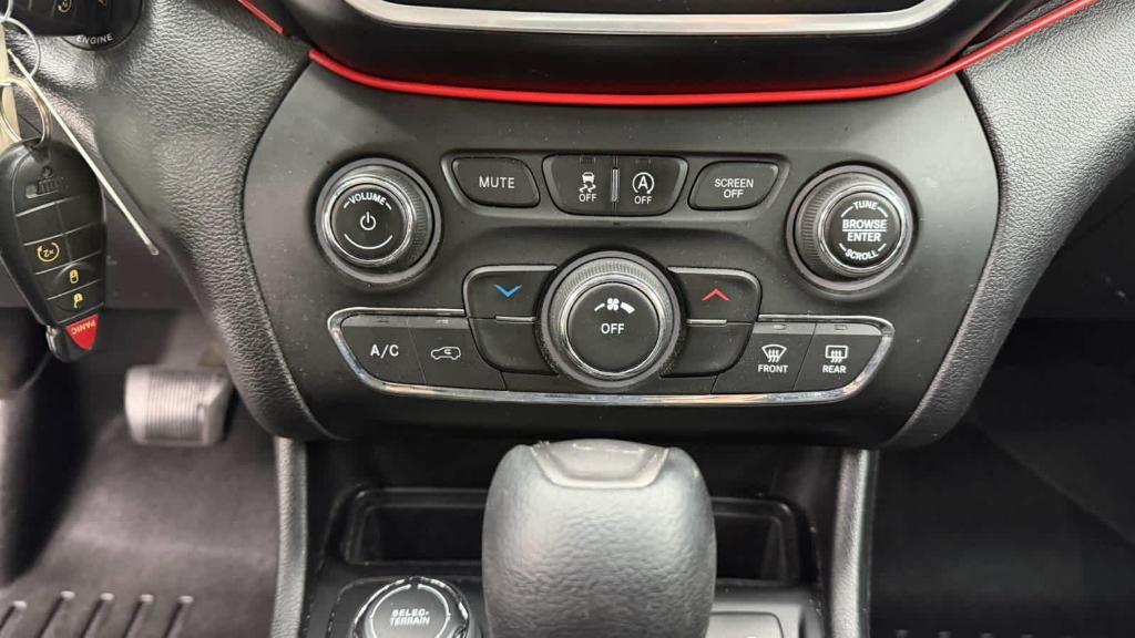 used 2019 Jeep Cherokee car, priced at $14,795