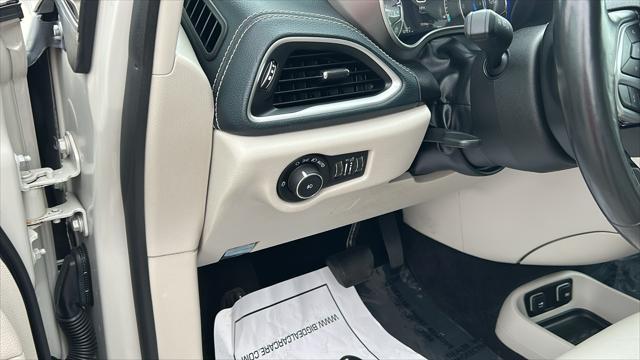 used 2021 Chrysler Pacifica car, priced at $18,995