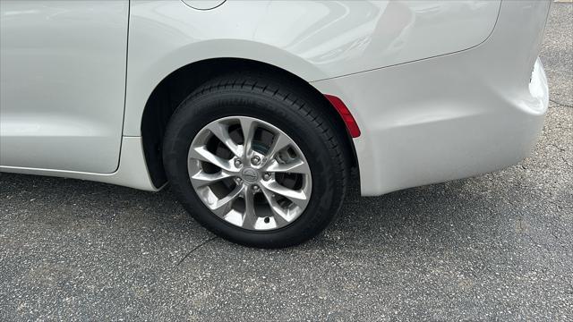 used 2021 Chrysler Pacifica car, priced at $18,995