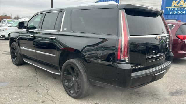 used 2019 Cadillac Escalade ESV car, priced at $25,995