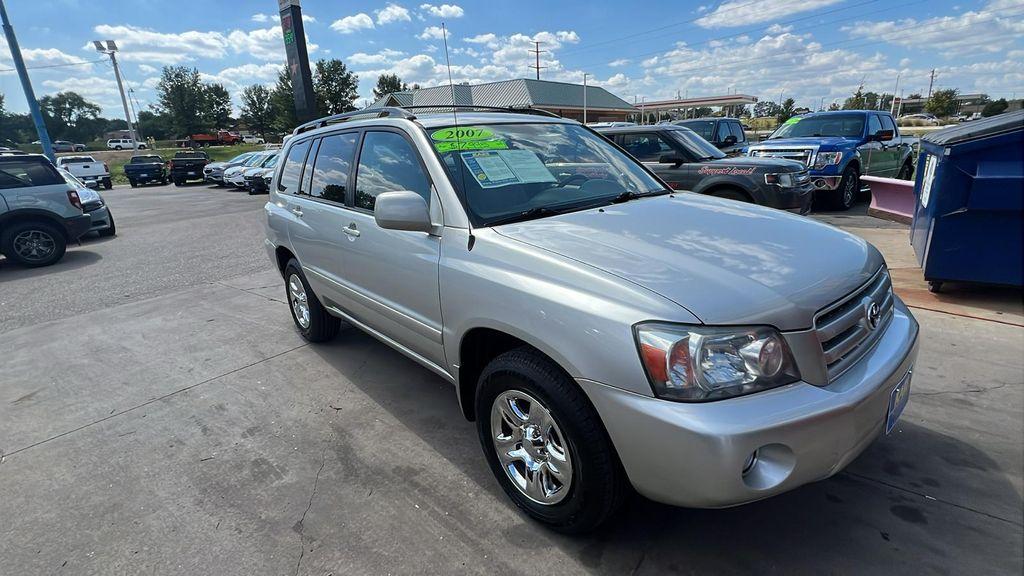 used 2007 Toyota Highlander car, priced at $7,995