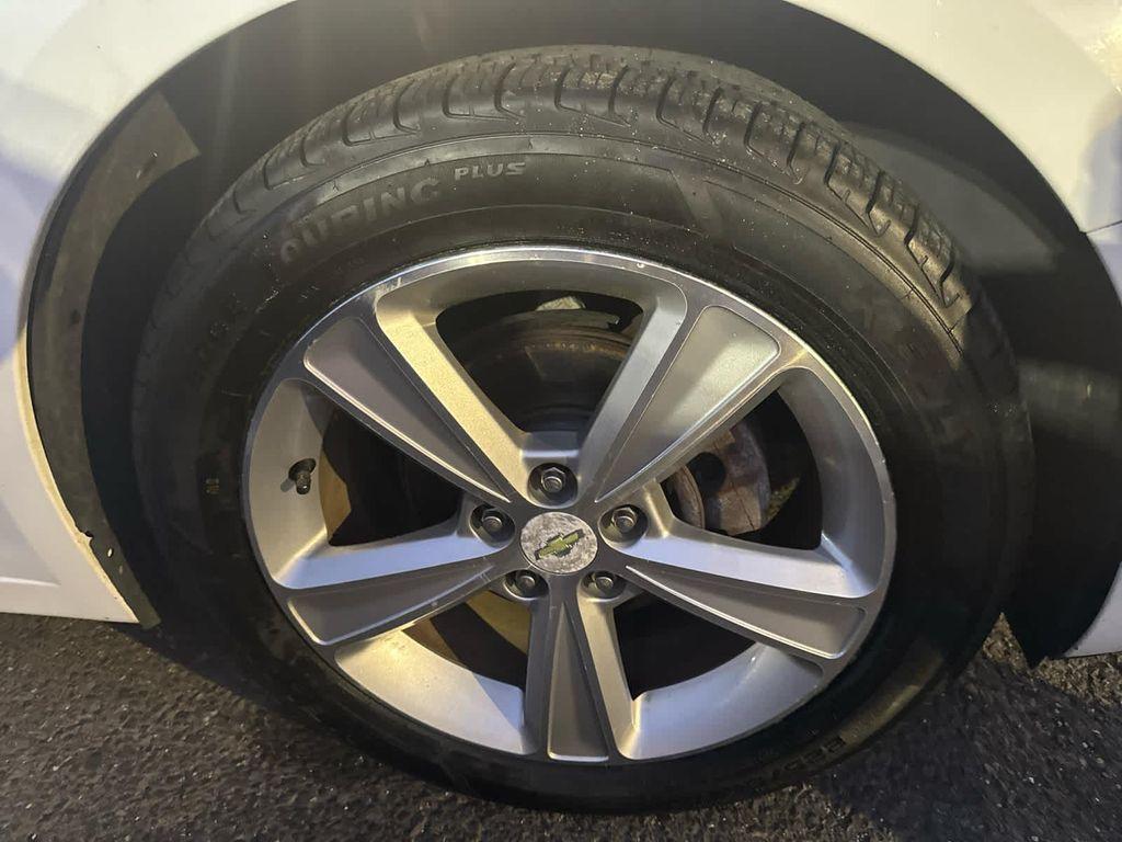 used 2014 Chevrolet Cruze car, priced at $5,495