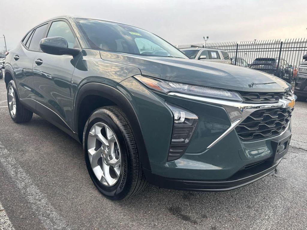 used 2025 Chevrolet Trax car, priced at $21,350