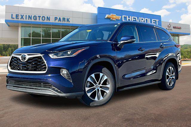 used 2021 Toyota Highlander car, priced at $33,000