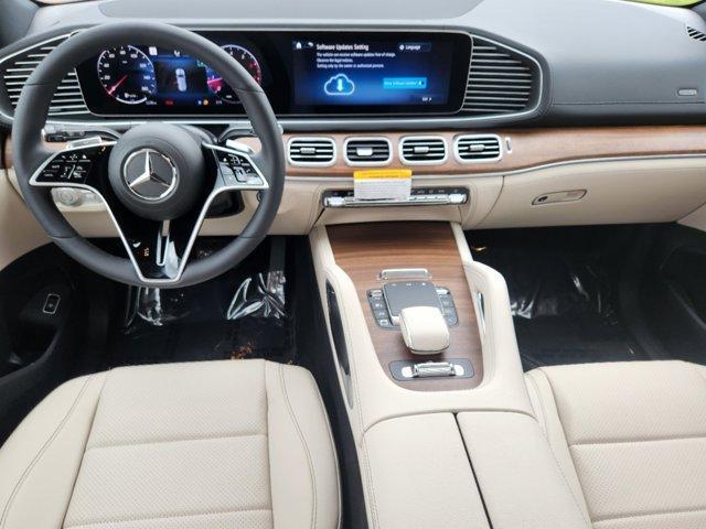 new 2025 Mercedes-Benz GLS 450 car