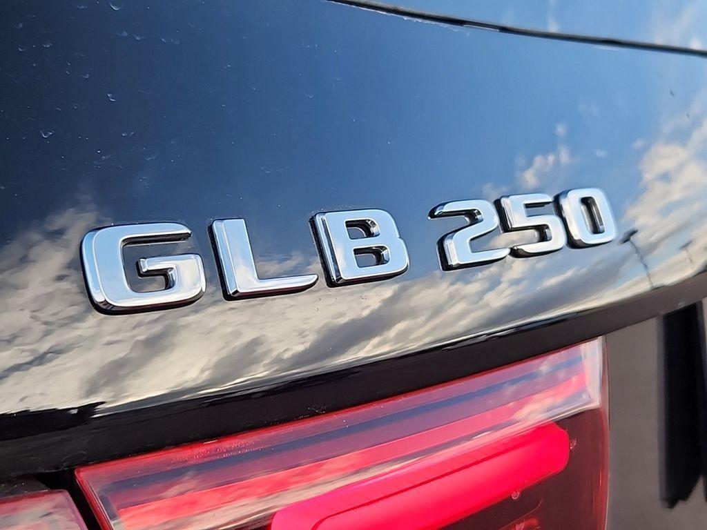 new 2024 Mercedes-Benz GLB 250 car, priced at $43,999