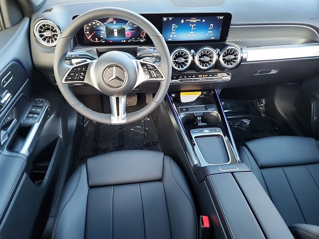 new 2024 Mercedes-Benz GLB 250 car, priced at $43,999