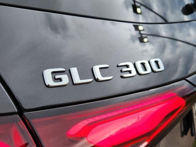 new 2025 Mercedes-Benz GLC 300 car