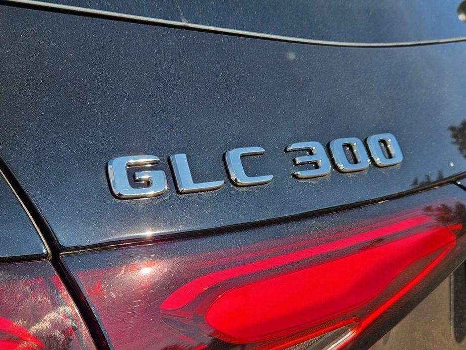 new 2025 Mercedes-Benz GLC 300 car