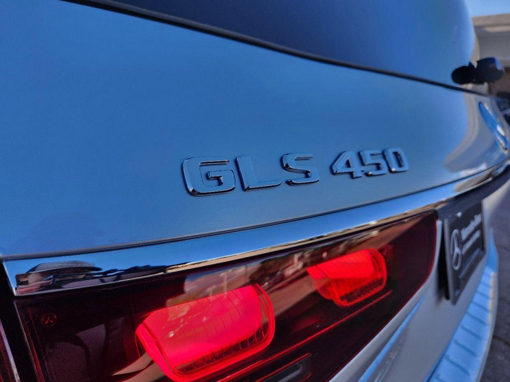 new 2025 Mercedes-Benz GLS 450 car