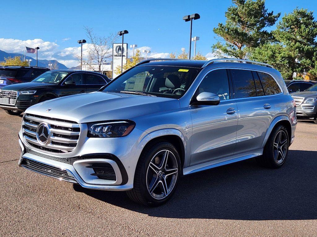 new 2025 Mercedes-Benz GLS 450 car