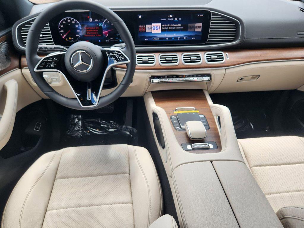 new 2025 Mercedes-Benz GLS 450 car