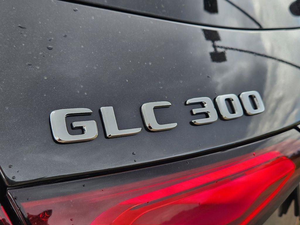 new 2025 Mercedes-Benz GLC 300 car