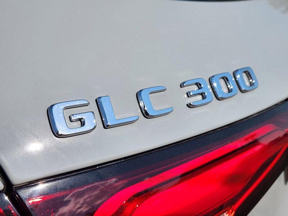 new 2025 Mercedes-Benz GLC 300 car