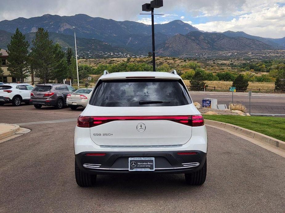 new 2024 Mercedes-Benz EQB 250 car, priced at $56,595