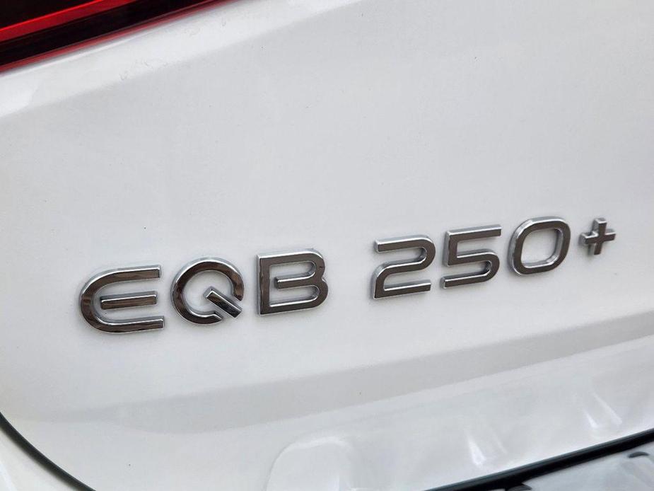 new 2024 Mercedes-Benz EQB 250 car, priced at $56,595