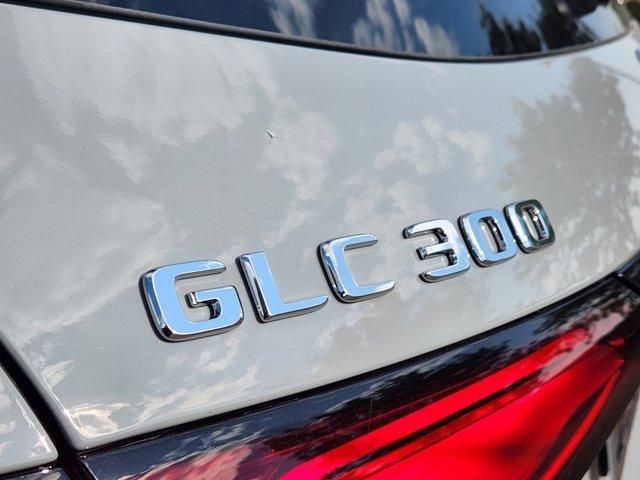 new 2025 Mercedes-Benz GLC 300 car