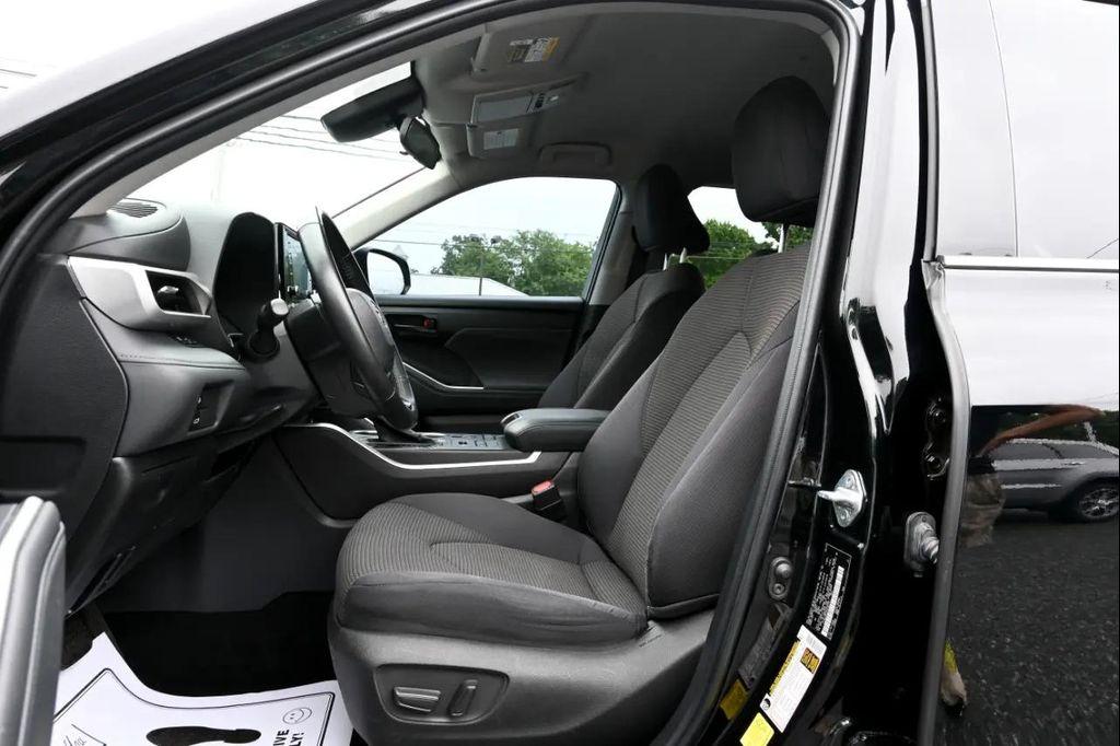 used 2022 Toyota Highlander car, priced at $31,500