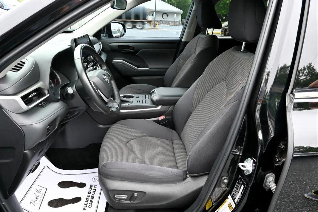 used 2022 Toyota Highlander car, priced at $31,500