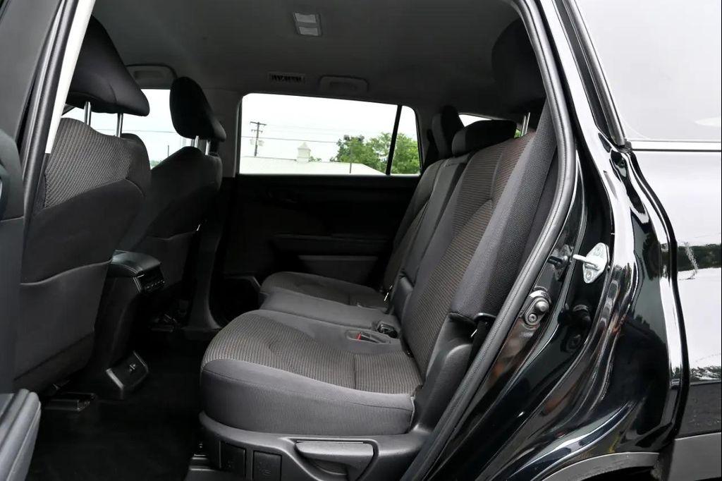 used 2022 Toyota Highlander car, priced at $31,500