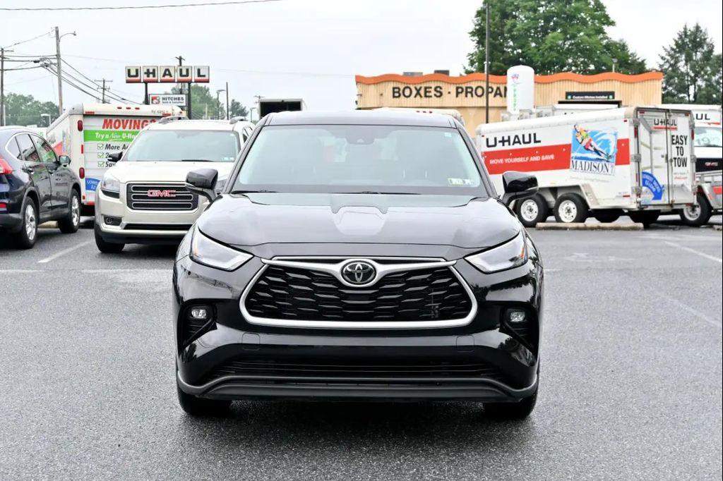 used 2022 Toyota Highlander car, priced at $31,500