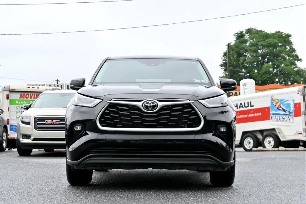 used 2022 Toyota Highlander car, priced at $31,500
