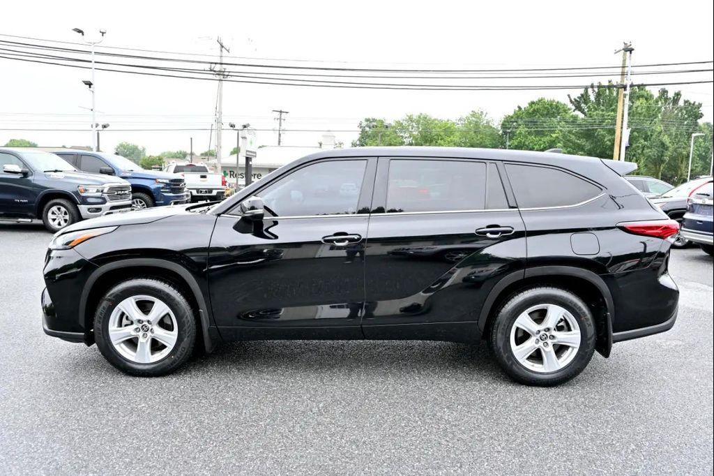 used 2022 Toyota Highlander car, priced at $31,500