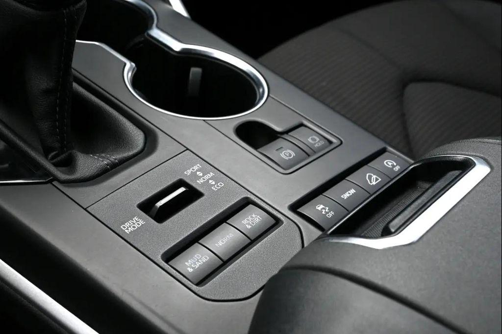 used 2022 Toyota Highlander car, priced at $31,500