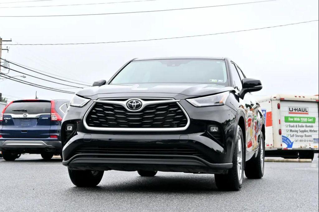used 2022 Toyota Highlander car, priced at $31,500