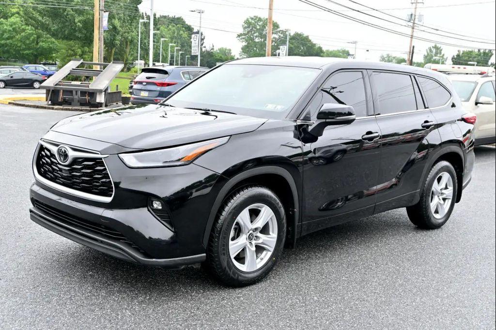 used 2022 Toyota Highlander car, priced at $31,500