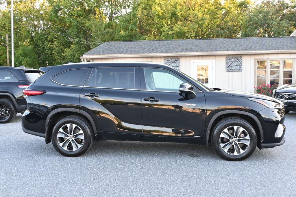 used 2021 Toyota Highlander Hybrid car, priced at $31,500