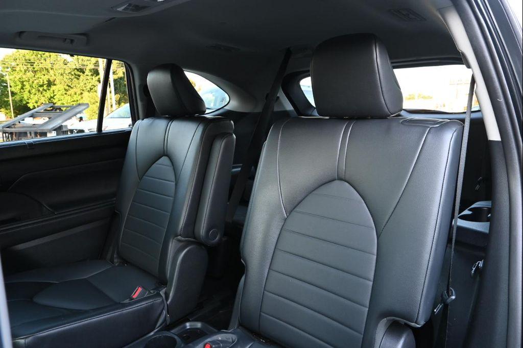 used 2021 Toyota Highlander Hybrid car, priced at $31,500