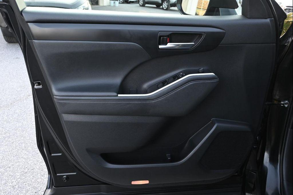 used 2021 Toyota Highlander Hybrid car, priced at $31,500
