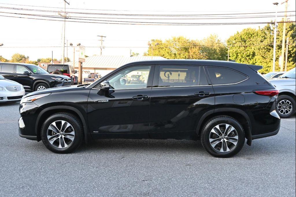 used 2021 Toyota Highlander Hybrid car, priced at $31,500