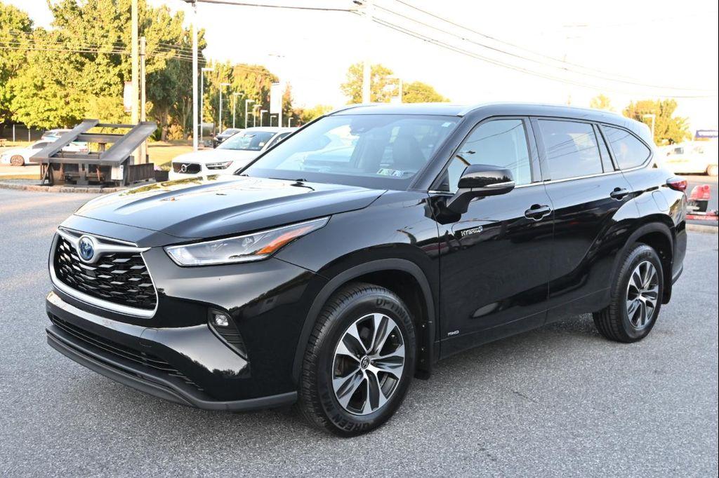 used 2021 Toyota Highlander Hybrid car, priced at $31,500