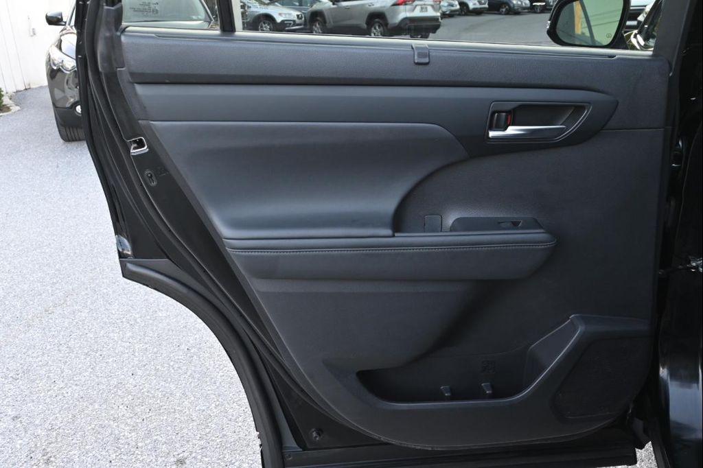 used 2021 Toyota Highlander Hybrid car, priced at $31,500