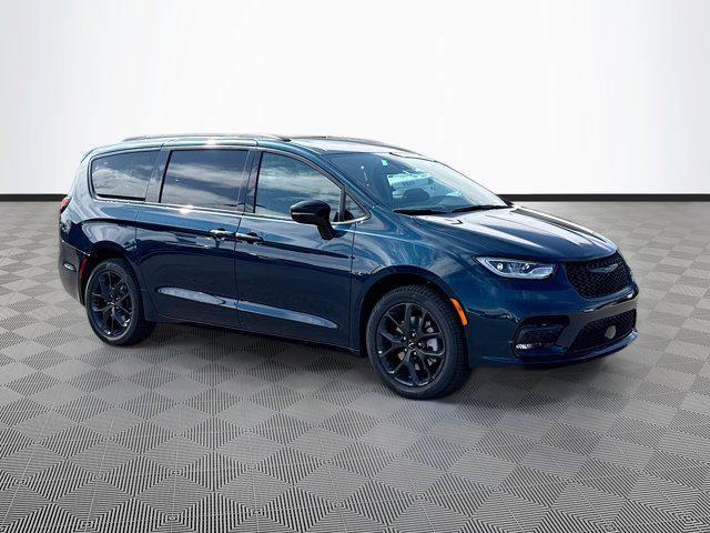 new 2024 Chrysler Pacifica car, priced at $52,638