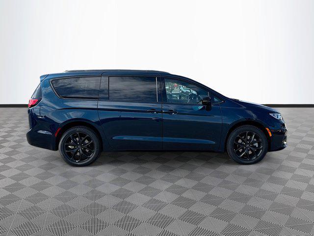 new 2024 Chrysler Pacifica car, priced at $52,638