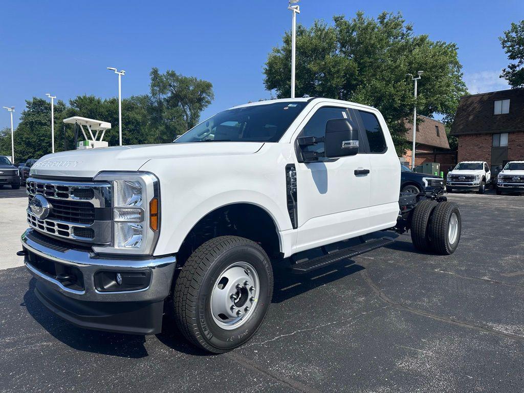 new 2025 Ford F-350 car, priced at $61,160