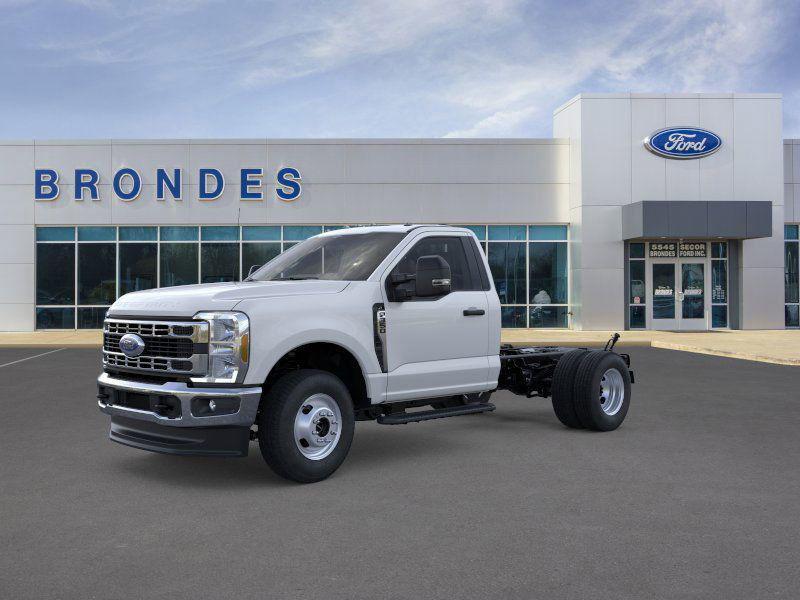 new 2025 Ford F-350 car, priced at $59,640
