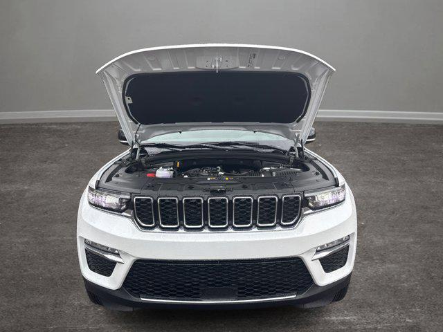 new 2025 Jeep Grand Cherokee car, priced at $40,497