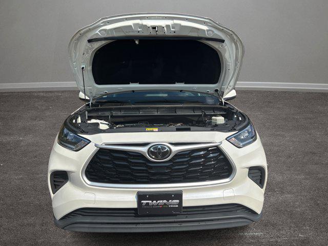 used 2020 Toyota Highlander car, priced at $21,900
