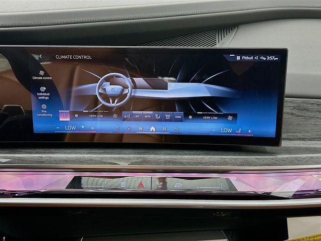 new 2025 BMW 760 car, priced at $131,175