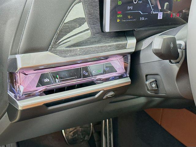 new 2025 BMW 760 car, priced at $131,175