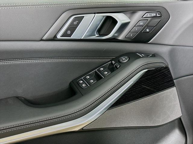 new 2026 BMW X7 car, priced at $93,675