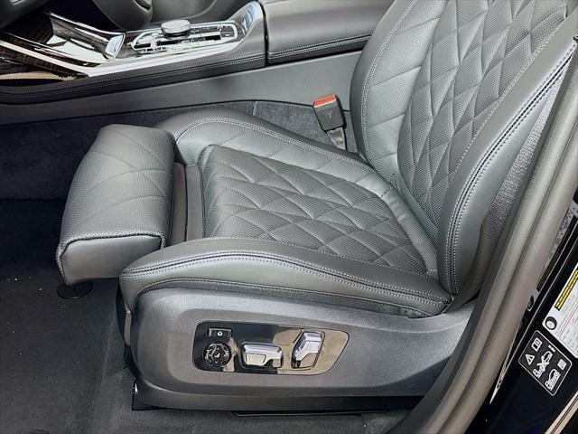 new 2025 BMW X7 car, priced at $92,770