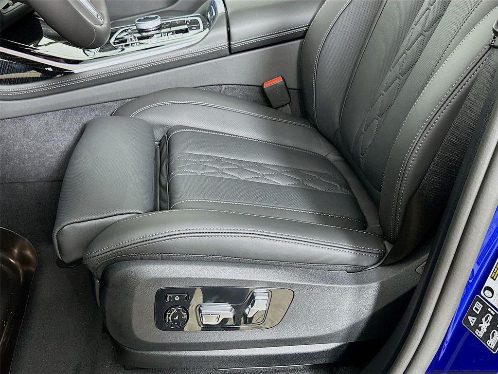 new 2026 BMW X7 car, priced at $122,425