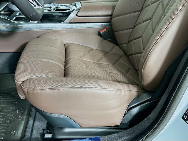 new 2025 BMW 760 car, priced at $131,175