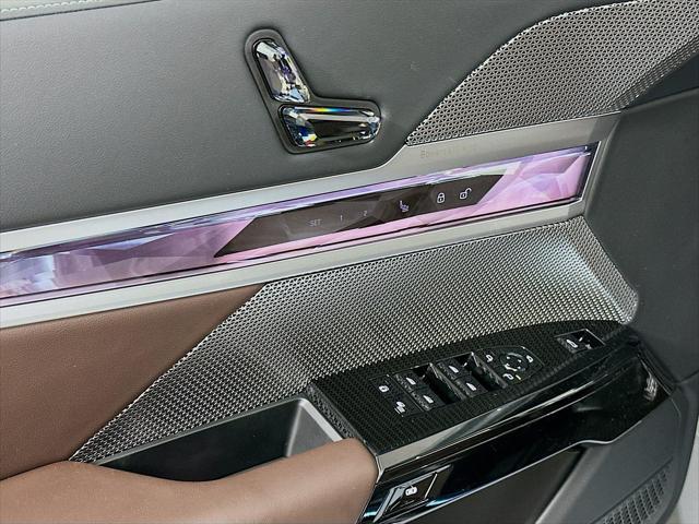 new 2025 BMW 760 car, priced at $131,175